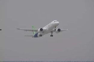 国产大型飞机首飞视频,翱翔蓝天，见证中国航空工业新里程